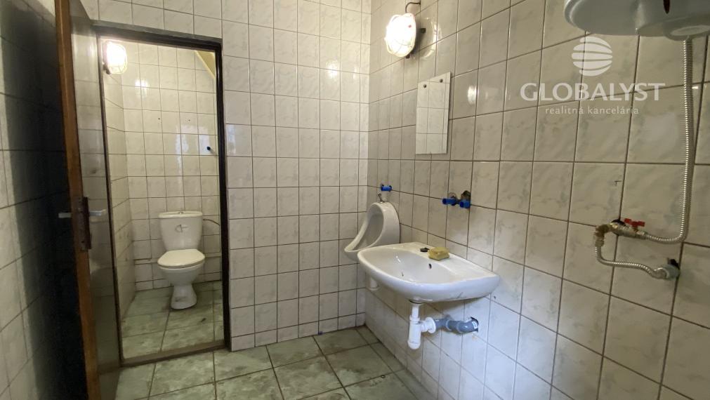 Skladovacia a výrobná hala 764 m2 pri diaľničnom privádzači