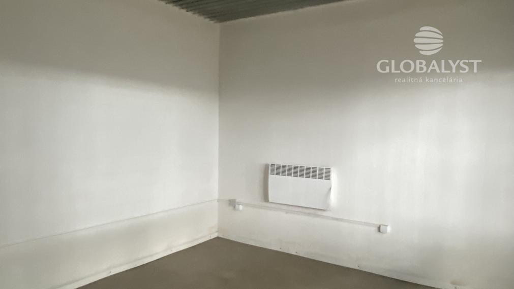 Skladovacia a výrobná hala 764 m2 pri diaľničnom privádzači