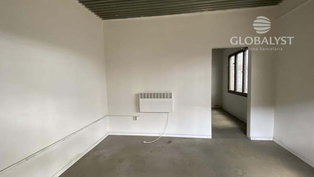 Skladovacia a výrobná hala 764 m2 pri diaľničnom privádzači