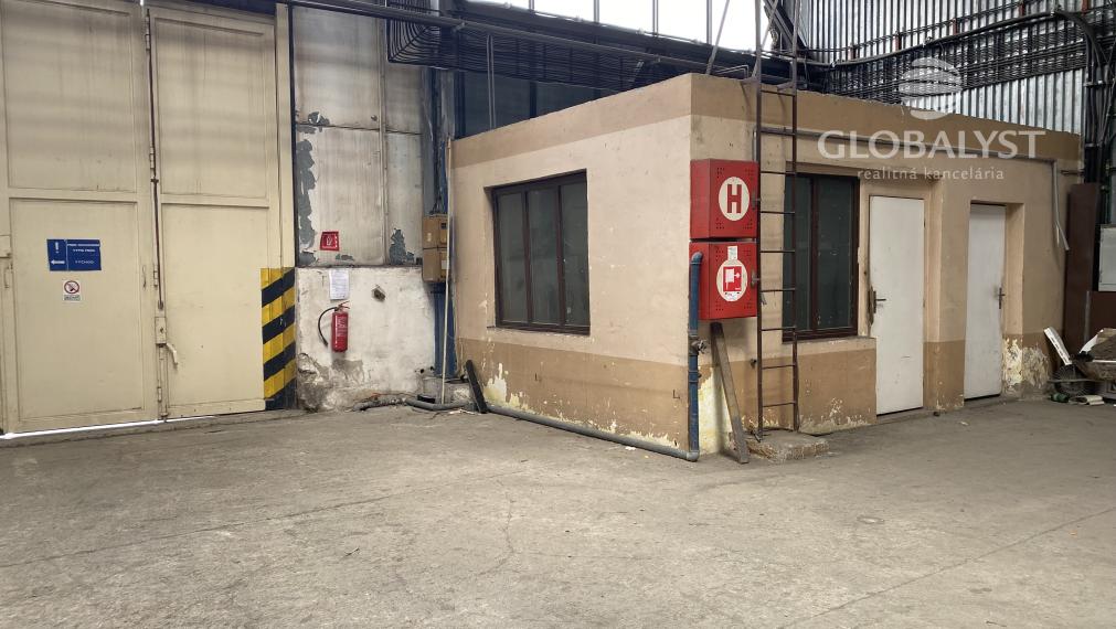 Skladovacia a výrobná hala 764 m2 pri diaľničnom privádzači