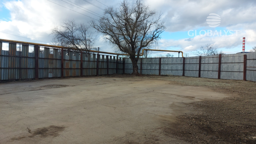 Pozemok na prenájom - 705 m2 - na skladovanie - v južnej časti mesta