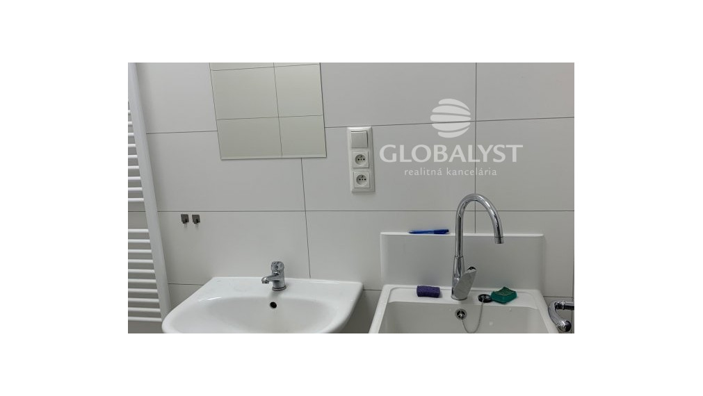 Atraktívne obchodné priestory - 72 m2 - pri Auparku