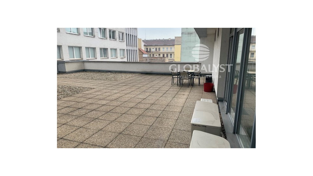 Kancelárske priestory v centre mesta 105 m2 +  58 m2 zasadačka + terasa