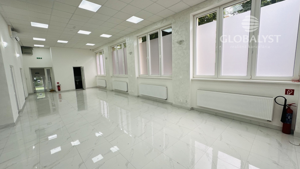 Prestížne obchodné priestory 160 a 200 m2 - v centre Prešova