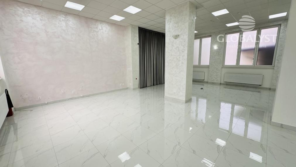 Prestížne obchodné priestory 160 a 200 m2 - v centre Prešova