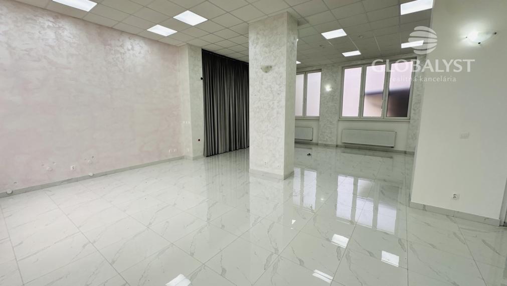 Prestížne obchodné priestory 160 a 200 m2 - v centre Prešova