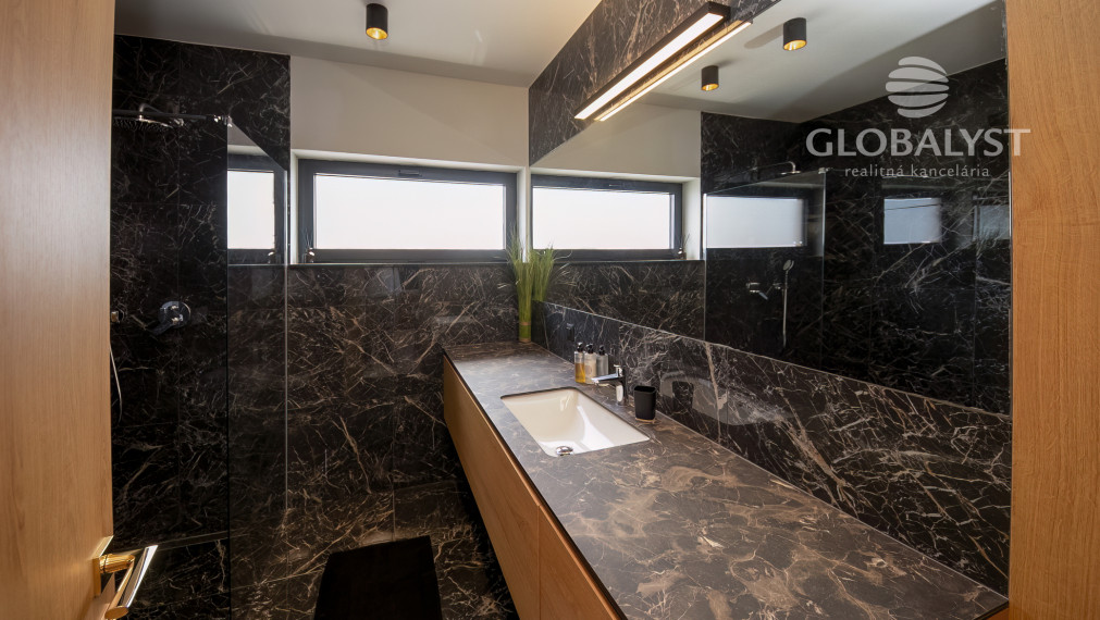 Apartmán - 2 izby - v luxusnej vile Mediterana na polostrove Solaris