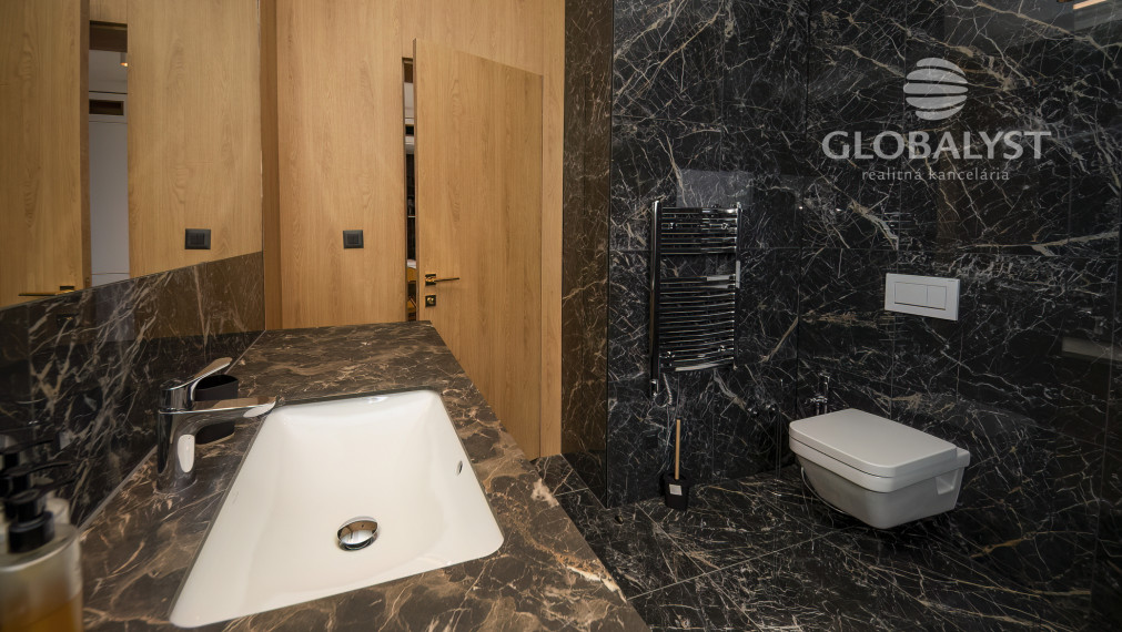 Apartmán - 2 izby - v luxusnej vile Mediterana na polostrove Solaris