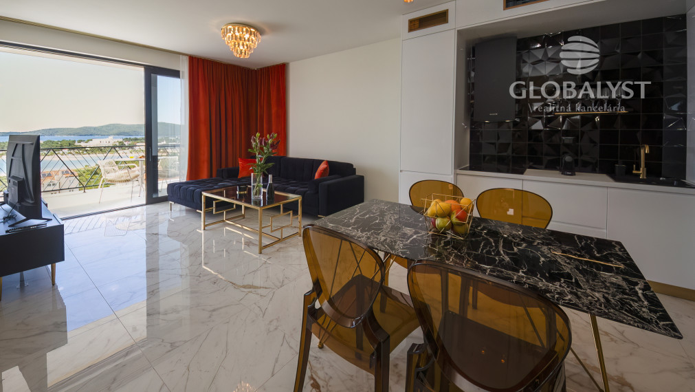 Apartmán - 2 izby - v luxusnej vile Mediterana na polostrove Solaris