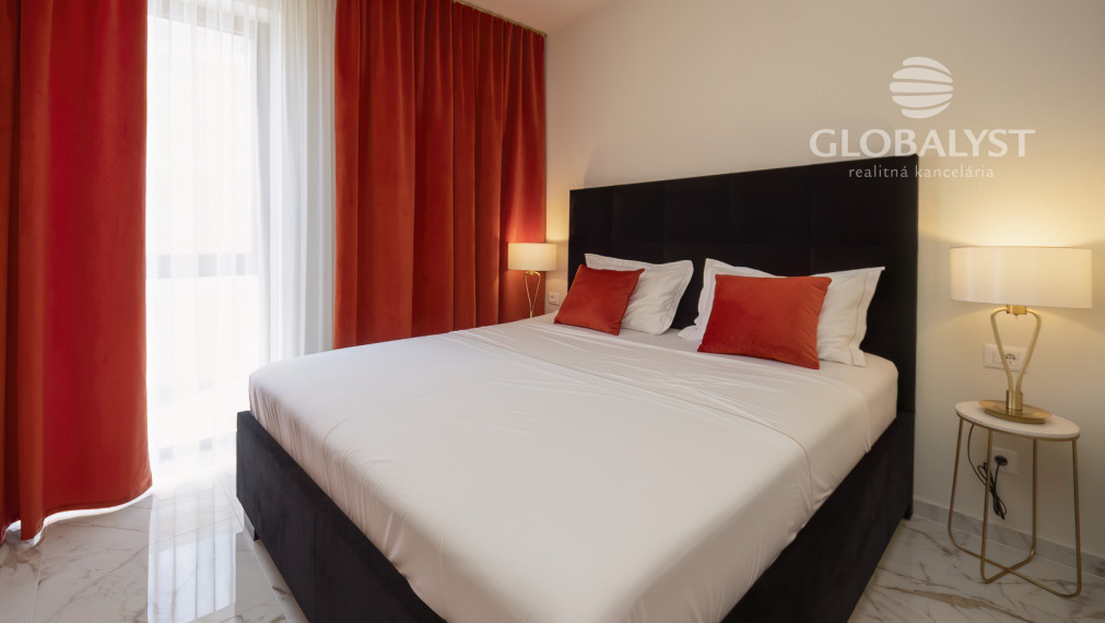 Apartmán - 3 izby - v luxusnej vile Mediterana na polostrove Solaris