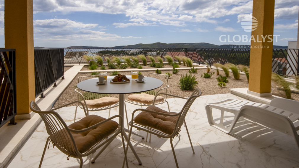 Apartmán - 3 izby - v luxusnej vile Mediterana na polostrove Solaris