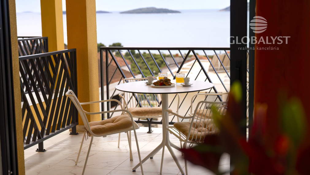 Apartmán - 3 izby - v luxusnej vile Mediterana na polostrove Solaris