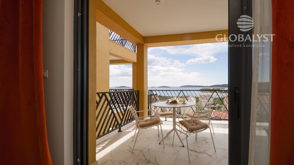 Apartmán - 3 izby - v luxusnej vile Mediterana na polostrove Solaris