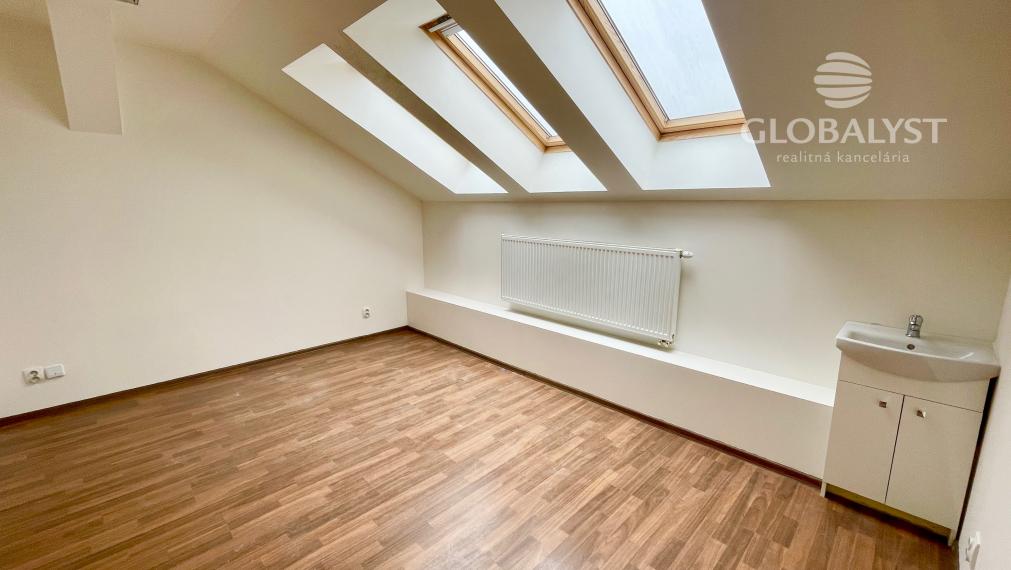 Kompaktná kancelária -16 m2, v centre mesta na Moyzesovej