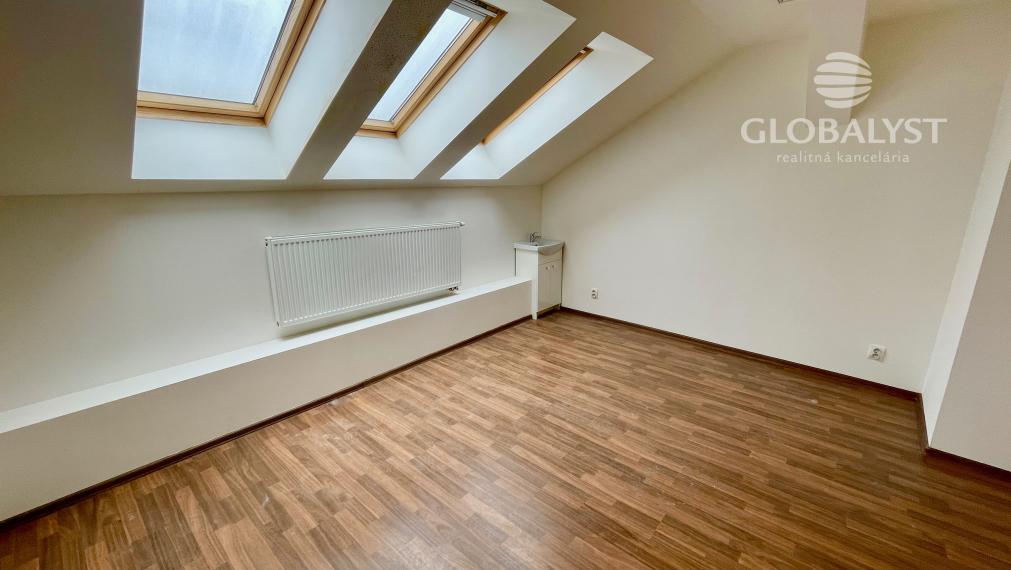 Kompaktná kancelária -16 m2, v centre mesta na Moyzesovej