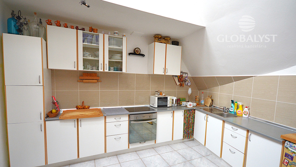 Polyfunkčná budova s výhodnou polohou - len 1 km od centra mesta