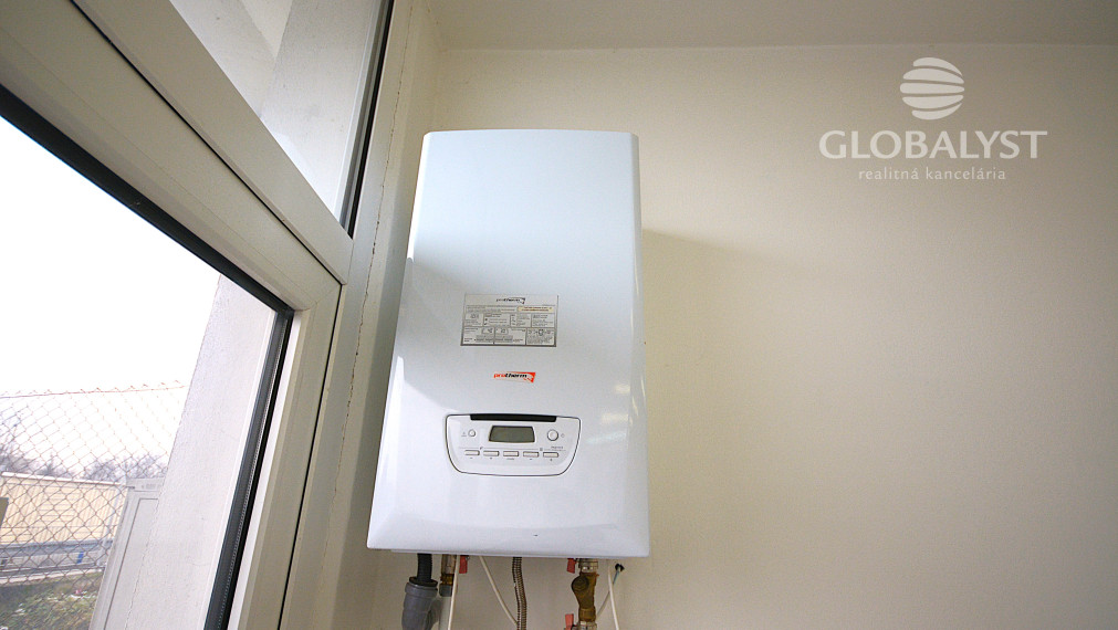 Polyfunkčná budova s výhodnou polohou - len 1 km od centra mesta