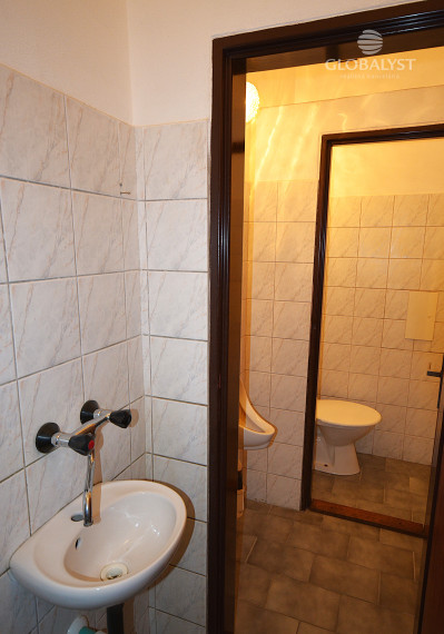 Polyfunkčná budova s výhodnou polohou - len 1 km od centra mesta