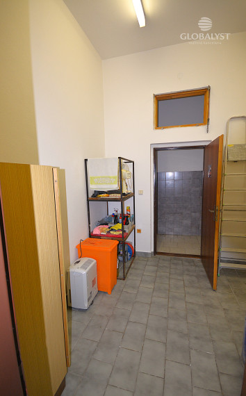 Polyfunkčná budova s výhodnou polohou - len 1 km od centra mesta