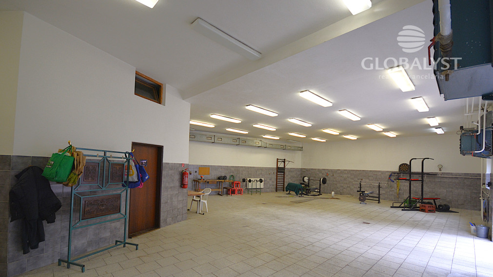 Polyfunkčná budova s výhodnou polohou - len 1 km od centra mesta