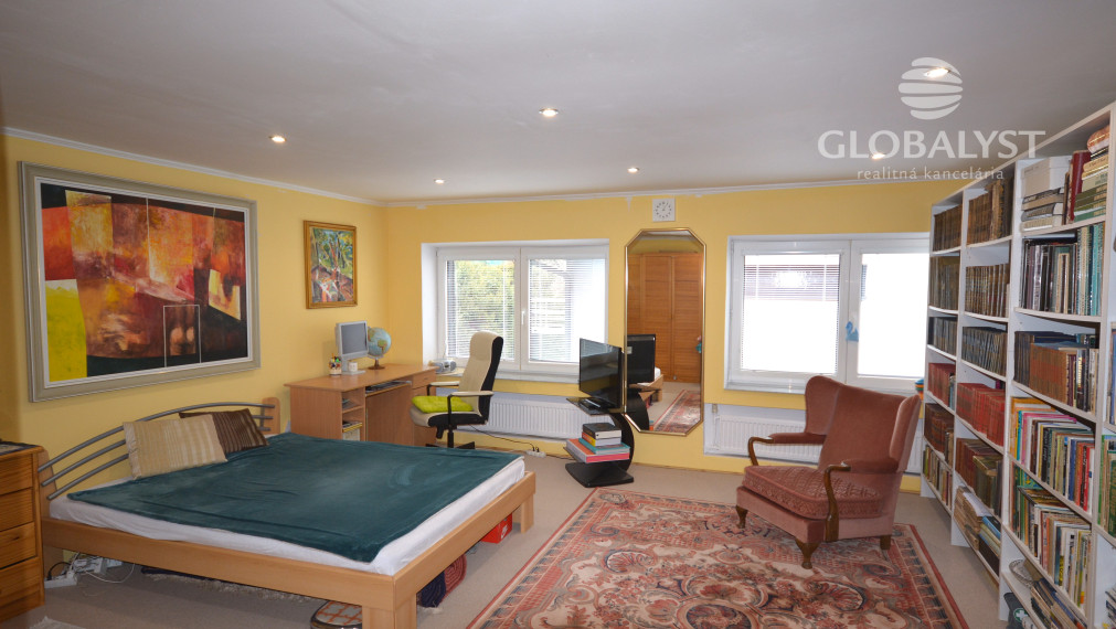 Polyfunkčná budova s výhodnou polohou - len 1 km od centra mesta