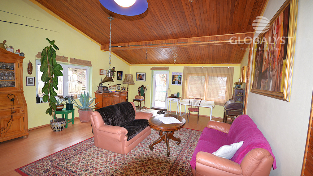 Polyfunkčná budova s výhodnou polohou - len 1 km od centra mesta