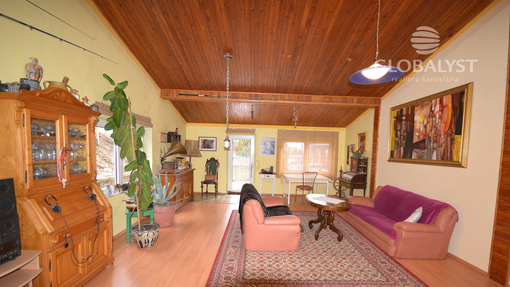 Polyfunkčná budova s výhodnou polohou - len 1 km od centra mesta