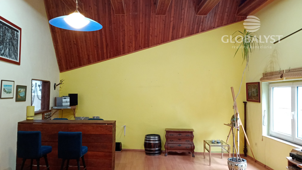 Polyfunkčná budova s výhodnou polohou - len 1 km od centra mesta