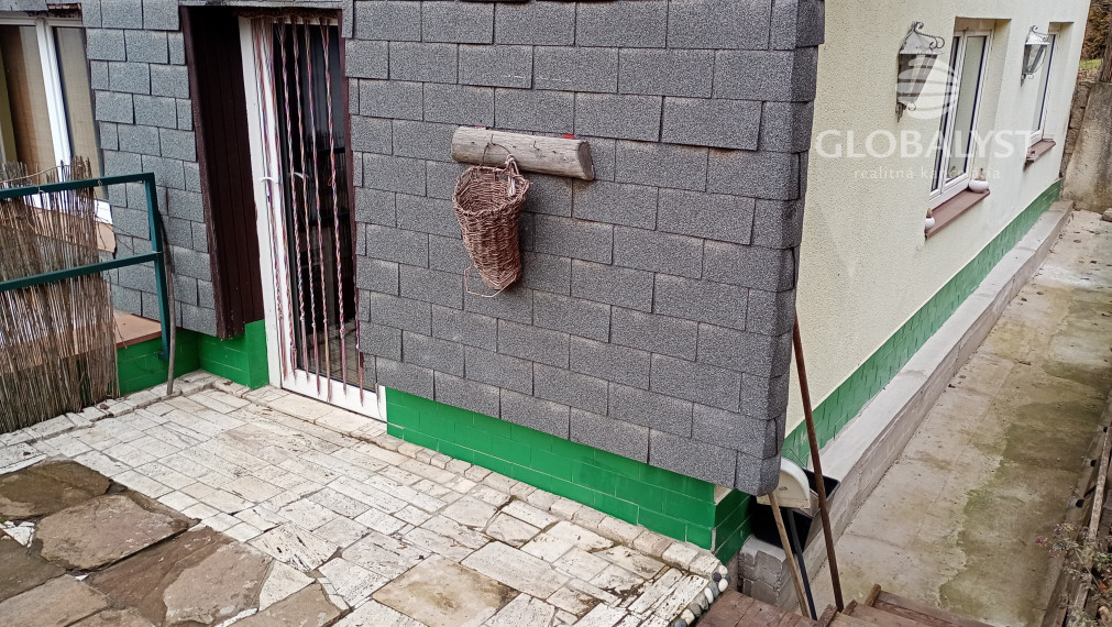 Polyfunkčná budova s výhodnou polohou - len 1 km od centra mesta