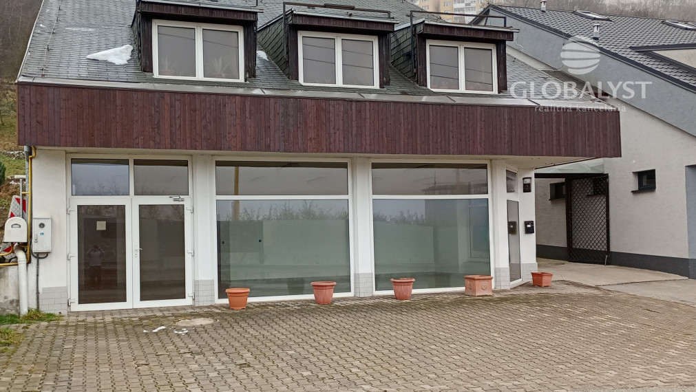 Polyfunkčná budova s výhodnou polohou - len 1 km od centra mesta