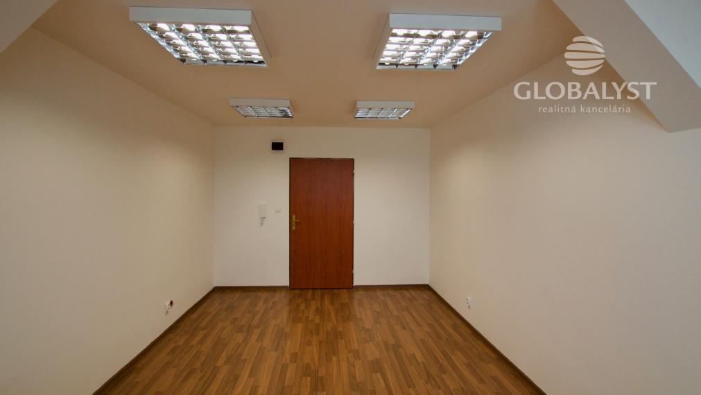 Kancelárske priestory - 21 m2, v centre mesta - Moyzesova