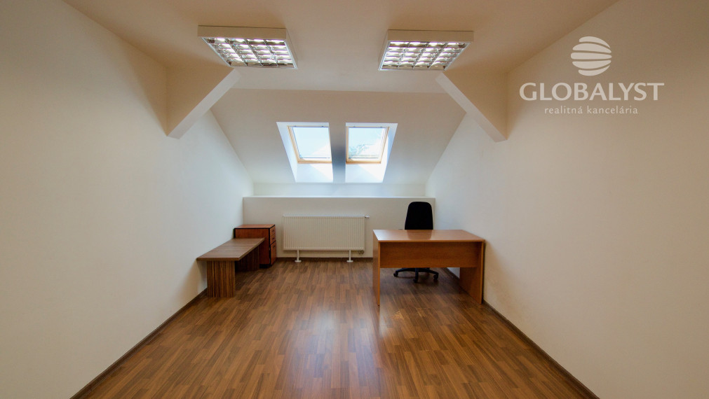 Kancelárske priestory - 21 m2, v centre mesta - Moyzesova