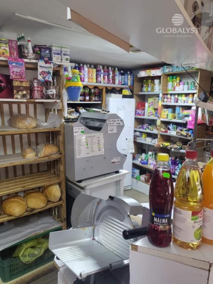 Priestranný rodinný dom s predajňou v mestečku Szikszó