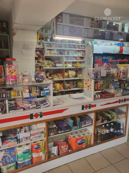 Priestranný rodinný dom s predajňou v mestečku Szikszó