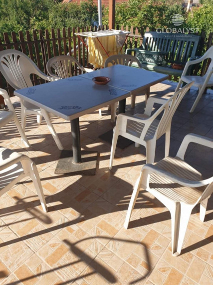 Priestranný rodinný dom s predajňou v mestečku Szikszó