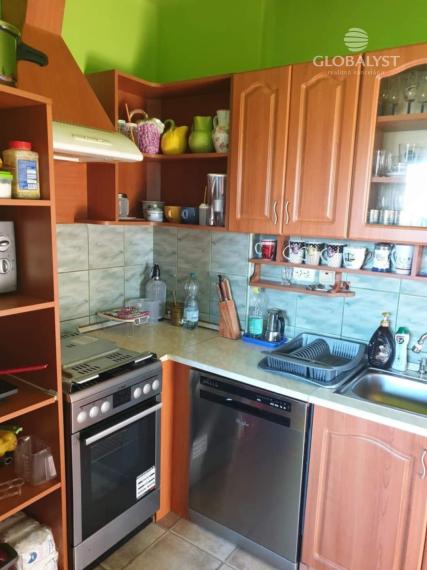 Priestranný rodinný dom s predajňou v mestečku Szikszó