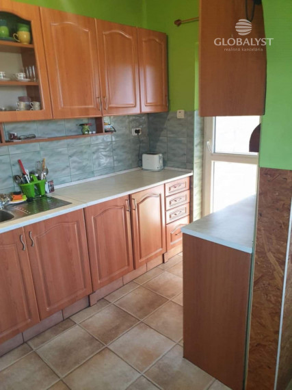 Priestranný rodinný dom s predajňou v mestečku Szikszó