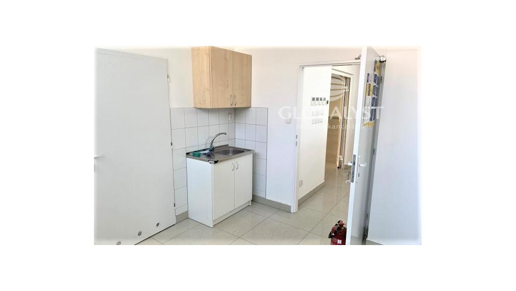 Obchodné priestory - 390 m2, vo frekventovanom OC na Furči