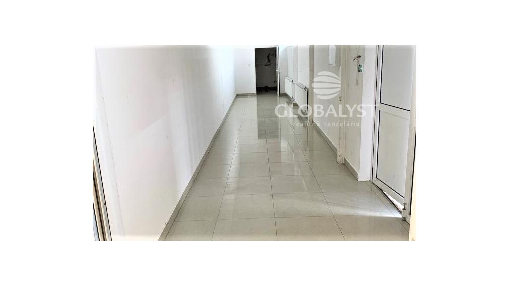 Obchodné priestory - 390 m2, vo frekventovanom OC na Furči