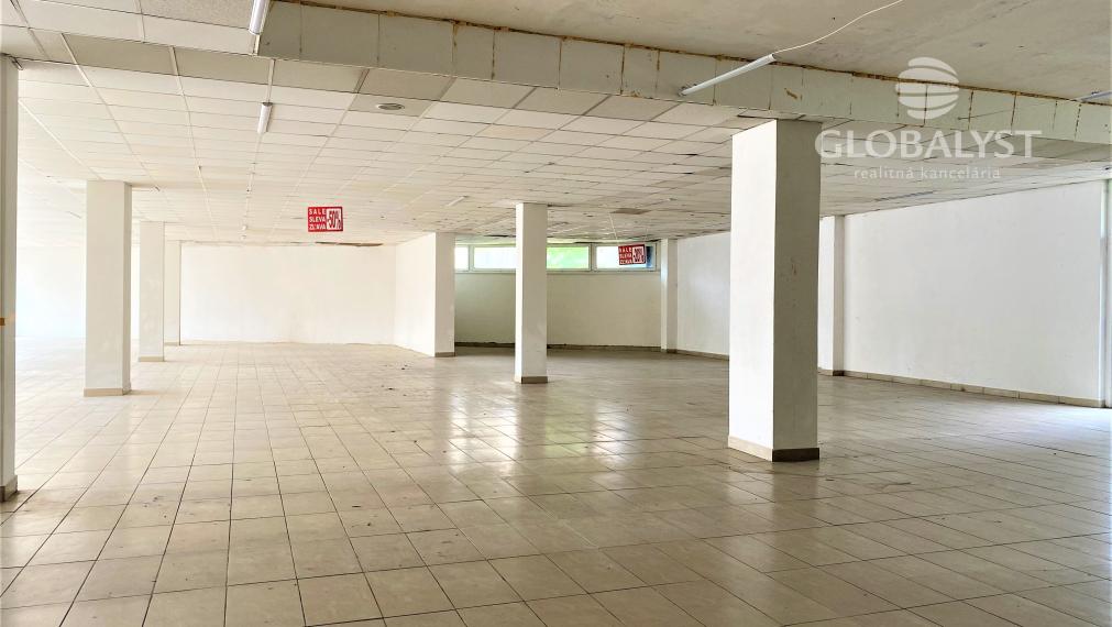 Obchodné priestory - 735 m2 - v nákupnom centre na Jazere