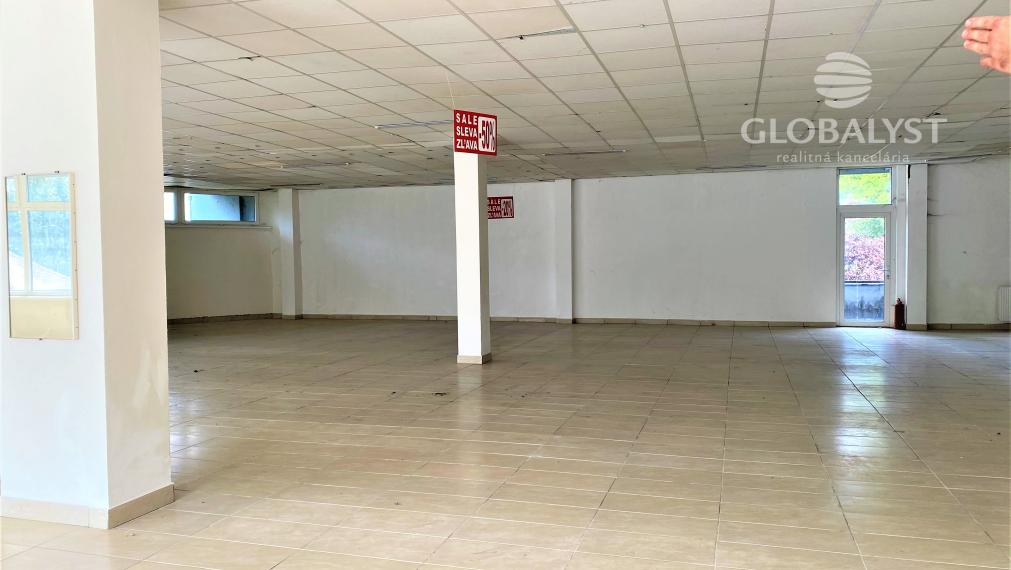 Obchodné priestory - 735 m2 - v nákupnom centre na Jazere