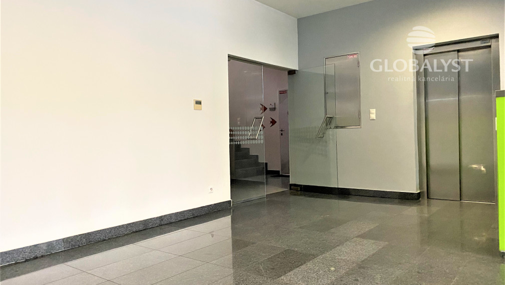Priestranná kancelária - 35 m2 - v centre mesta
