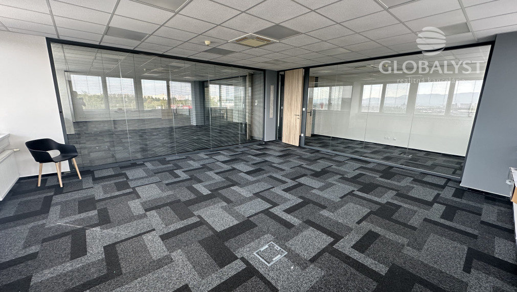 Moderné kancelárske priestory - 660 m2 - na Juhu