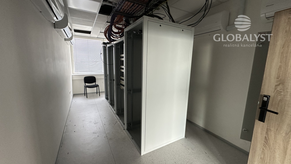 Moderné kancelárske priestory - 660 m2 - na Juhu