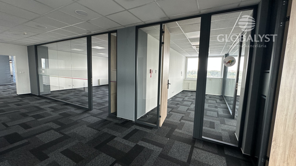 Moderné kancelárske priestory - 660 m2 - na Juhu