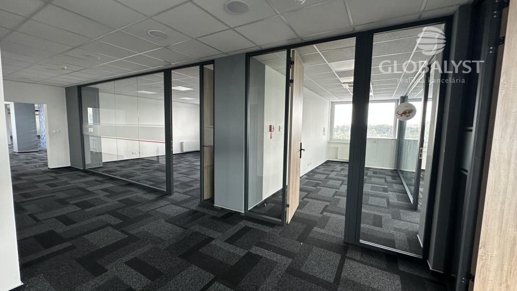 Moderné kancelárske priestory - 660 m2 - na Juhu