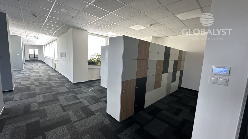 Moderné kancelárske priestory - 660 m2 - na Juhu