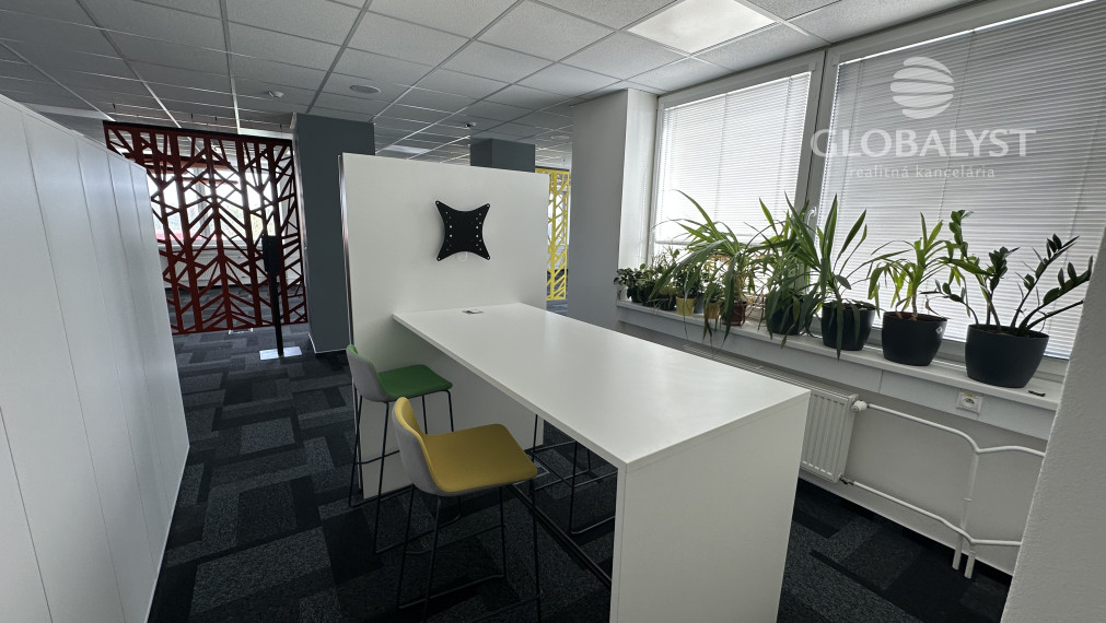 Moderné kancelárske priestory - 660 m2 - na Juhu