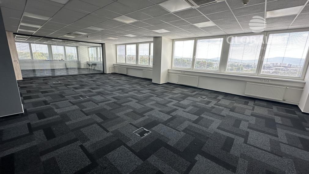Moderné kancelárske priestory - 660 m2 - na Juhu