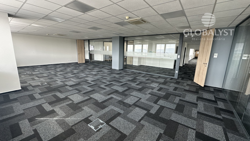 Moderné kancelárske priestory - 660 m2 - na Juhu